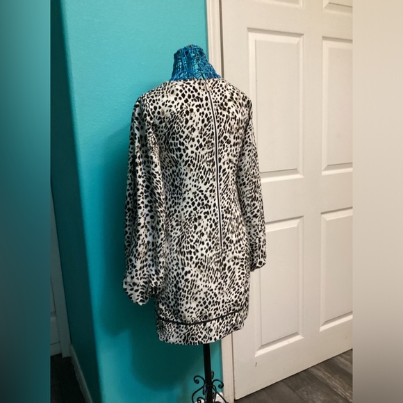 💥PRICE DROP💥 Elizabeth Animal Print Long Blouson Sleeve Shift Mini Dress. - Picture 5 of 7